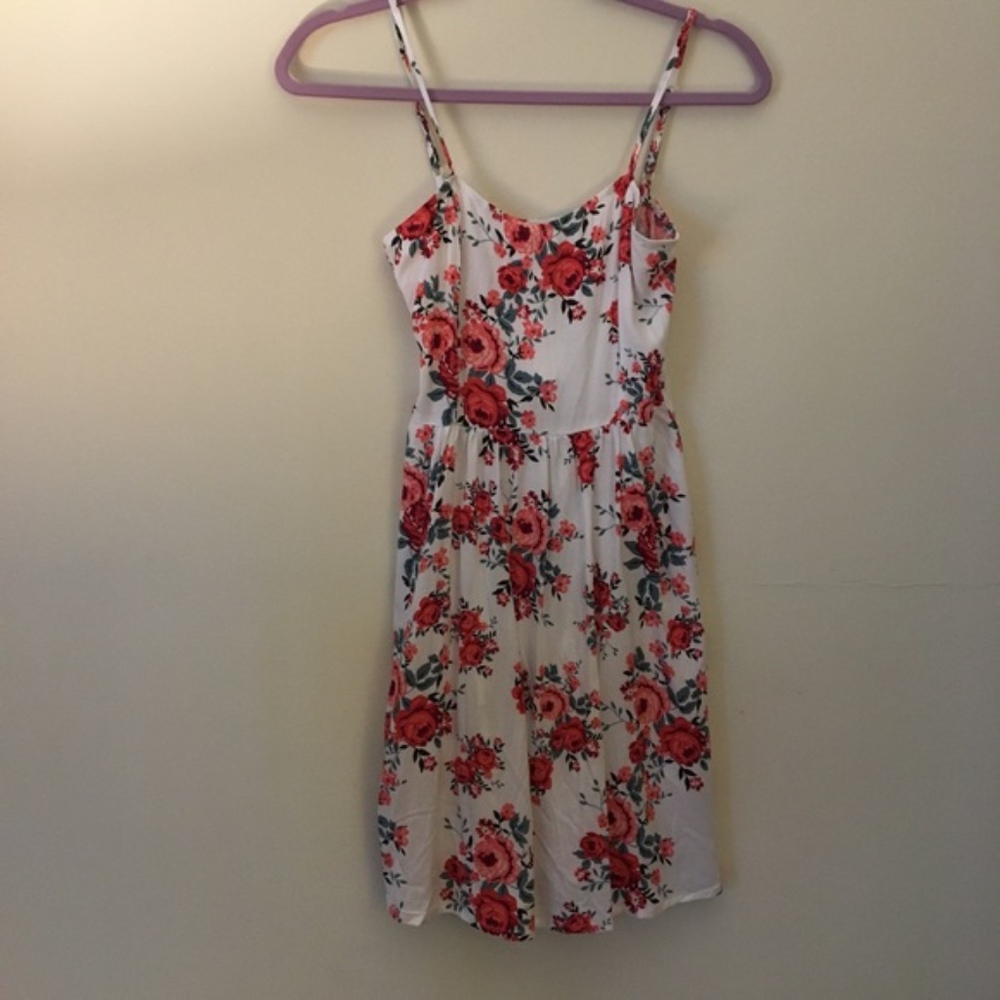 H&M NWT Floral Dress. size 4